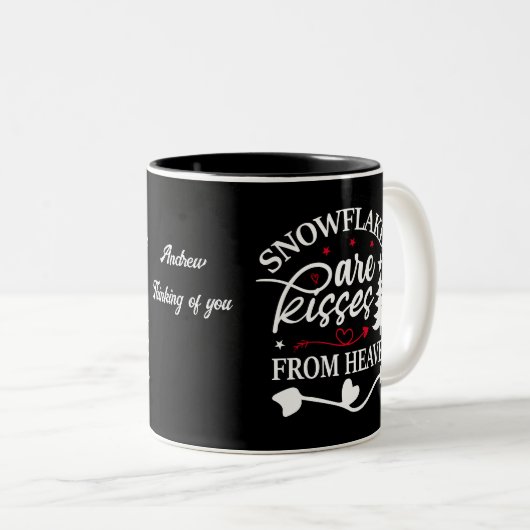 パーソナライズされたマグカップ「天国からの雪の結晶キス」 ツートーンマグカップ (正面右)