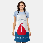パーソナライズされたミニマル航海のサマーハウス エプロン (着用した状態)