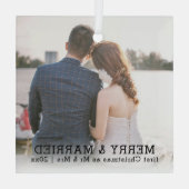 パーソナライズされたメリーと結婚したクリスマス ガラスオーナメント (裏面)