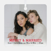 パーソナライズされたメリーと結婚したクリスマス メタルオーナメント (正面)