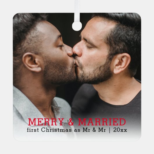 パーソナライズされたメリーと結婚したクリスマス メタルオーナメント (正面)