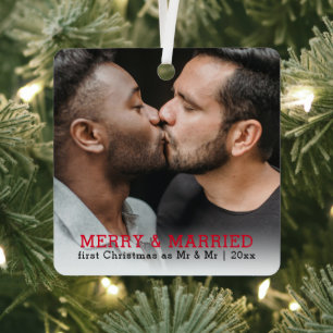 パーソナライズされたメリーと結婚したクリスマス メタルオーナメント