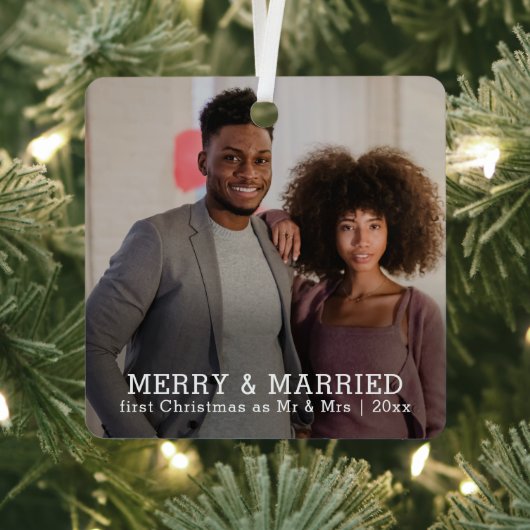 パーソナライズされたメリーと結婚したクリスマス メタルオーナメント (インサイチュ)