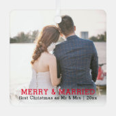 パーソナライズされたメリーと結婚したクリスマス メタルオーナメント (正面)