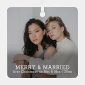 パーソナライズされたメリーと結婚したクリスマス メタルオーナメント (正面)