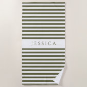 パーソナライズされたモダンオリーブグリストライプのーン ビーチタオル (正面)