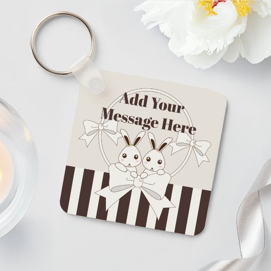 パーソナライズされたモダンクラシックストライプキュートツインバニー キーホルダー