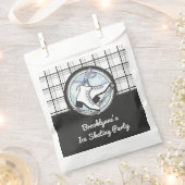 パーソナライズされたモダンタータンチェック氷スケートで滑るパーティー フェイバーバッグ (クリップ留めされた状態)