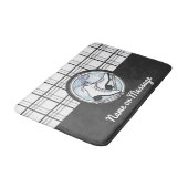 パーソナライズされたモダンタータンチェック氷スケートで滑る バスマット (アングル)