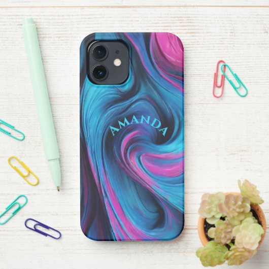 パーソナライズされたモダン抽象芸術 – 青と明るい赤紫色 iPhoneケース (デスク上)