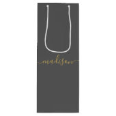 パーソナライズされたモダン ガーリー シック ゴールド スクリプト グレー ワインギフトバッグ (正面)