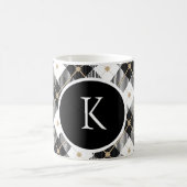 パーソナライズされたモノグラムの白黒金ゴールド コーヒーマグカップ (中央)