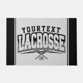 パーソナライズされたラクロスプレイヤー名の追加チーム番号 ドアマット (正面)