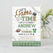 パーソナライズされたルーキースポーツサッカー誕生日 招待状 (スタンド正面)