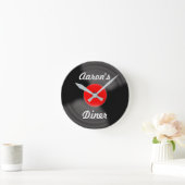 パーソナライズされたレトロレッドレコードの壁時計ギフト ラウンド壁時計 (ホーム)