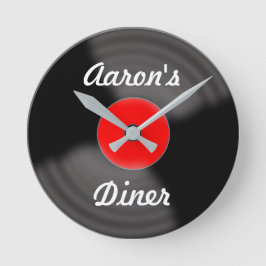 パーソナライズされたレトロレッドレコードの壁時計ギフト ラウンド壁時計