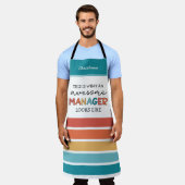 パーソナライズされたレトロ素晴らしマネージャおもしろい エプロン (着用した状態)