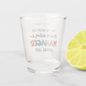 パーソナライズされたレトロ素晴らしマネージャおもしろい ショットグラス (裏面)