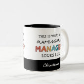 パーソナライズされたレトロ素晴らしマネージャおもしろい ツートーンマグカップ (正面右)