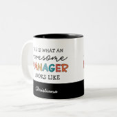 パーソナライズされたレトロ素晴らしマネージャおもしろい ツートーンマグカップ (正面左)