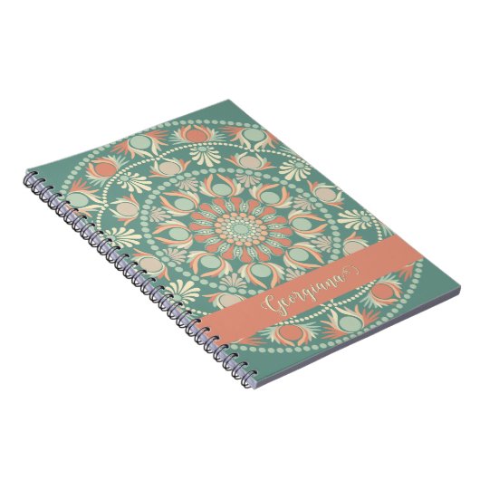 パーソナライズされたレトロ華美セージ&サンドマンダラ ノートブック (右側)