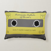 パーソナライズされたレトロ音楽テープの追加文字ノベルティ アクセントクッション (裏面)