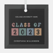 パーソナライズされたレトロ2023年卒業かわいい ガラスオーナメント (正面)