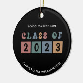 パーソナライズされたレトロ2023年卒業かわいい セラミックオーナメント (左)