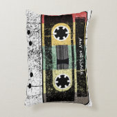 パーソナライズされたレトロ80sカセットミックステープ アクセントクッション (正面(垂直))