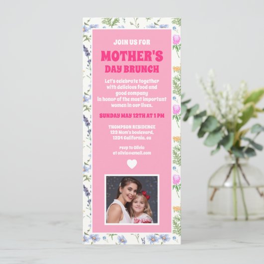 パーソナライズされたワイルドフラワー母の日ブランチ写真 招待状 (スタンド正面)