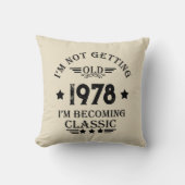 パーソナライズされたヴィンテージ誕生日ギフト黒 クッション (正面)