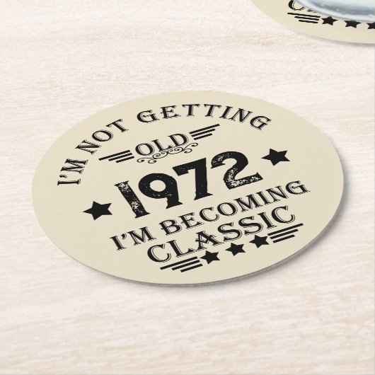 パーソナライズされたヴィンテージ誕生日ギフト黒 ラウンドペーパーコースター (アングル)