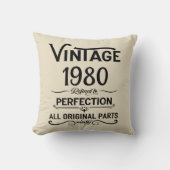 パーソナライズされたヴィンテージ誕生日プレゼント黒 クッション (正面)