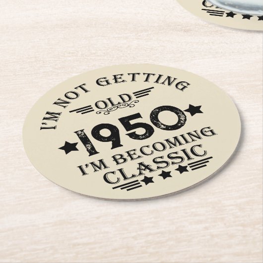 パーソナライズされたヴィンテージ誕生日プレゼント黒 ラウンドペーパーコースター (アングル)