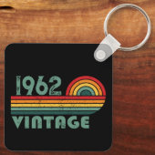 パーソナライズされたヴィンテージ誕生日プレゼント キーホルダー (裏面)