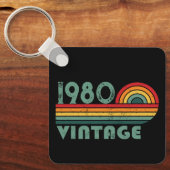 パーソナライズされたヴィンテージ誕生日プレゼント キーホルダー (正面)