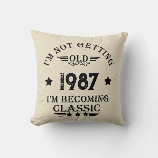 パーソナライズされたヴィンテージ誕生日プレゼント クッション (正面)