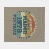 パーソナライズされたヴィンテージ誕生日プレゼント フリースブランケット (正面(横))