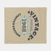 パーソナライズされたヴィンテージ誕生日プレゼント フリースブランケット (正面(横))