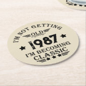 パーソナライズされたヴィンテージ誕生日プレゼント ラウンドペーパーコースター (アングル)