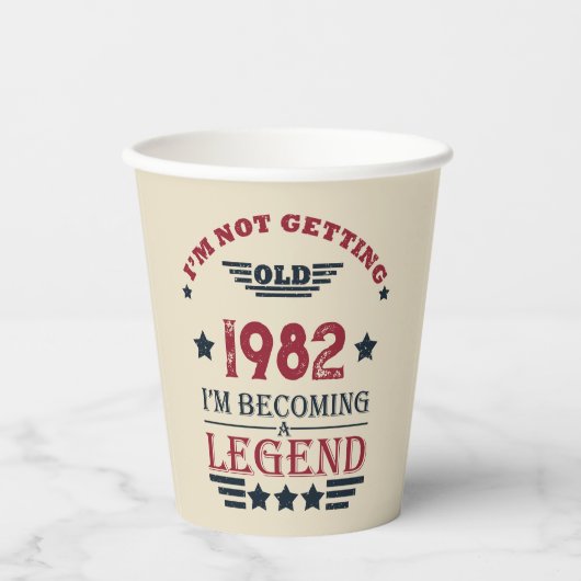 パーソナライズされたヴィンテージ誕生日プレゼント 紙コップ (正面)