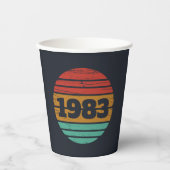 パーソナライズされたヴィンテージ誕生日プレゼント 紙コップ (正面)