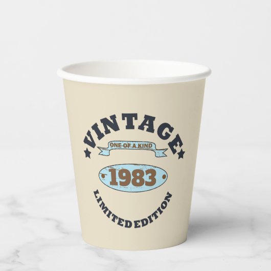 パーソナライズされたヴィンテージ誕生日プレゼント 紙コップ (正面)
