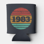 パーソナライズされたヴィンテージ誕生日プレゼント 缶クーラー (裏面)