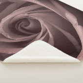 パーソナライズされたヴィンテージ赤面バラ シェルパブランケット (3/4)