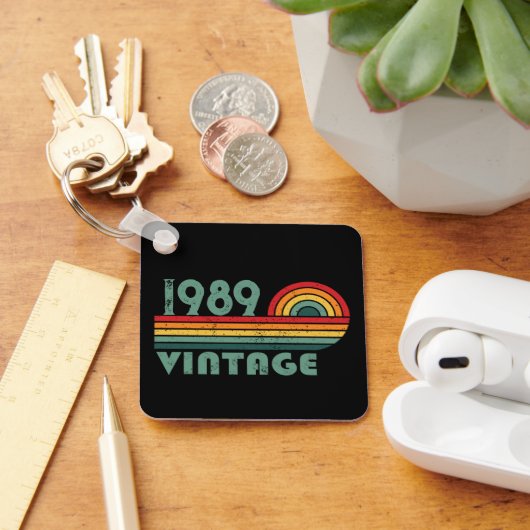 パーソナライズされたヴィンテージ35th誕生日パーティー キーホルダー (デスク)