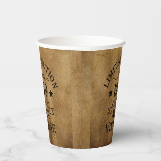 パーソナライズされたヴィンテージ45歳の誕生日プレゼント 紙コップ (右)