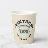 パーソナライズされたヴィンテージ45歳の誕生日プレゼント 紙コップ (裏面)
