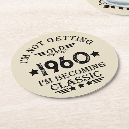 パーソナライズされたヴィンテージ65歳の誕生日パーティー ラウンドペーパーコースター (アングル)