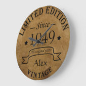 パーソナライズされたヴィンテージ75th誕生日パーティー ラージ壁時計 (傾斜)